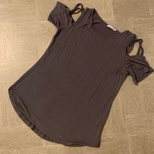grey top